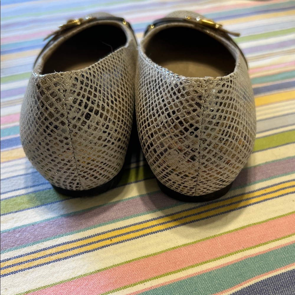 Munro Women's Textured Cream and Brown flats size 7.5 W - Picture 5 of 7